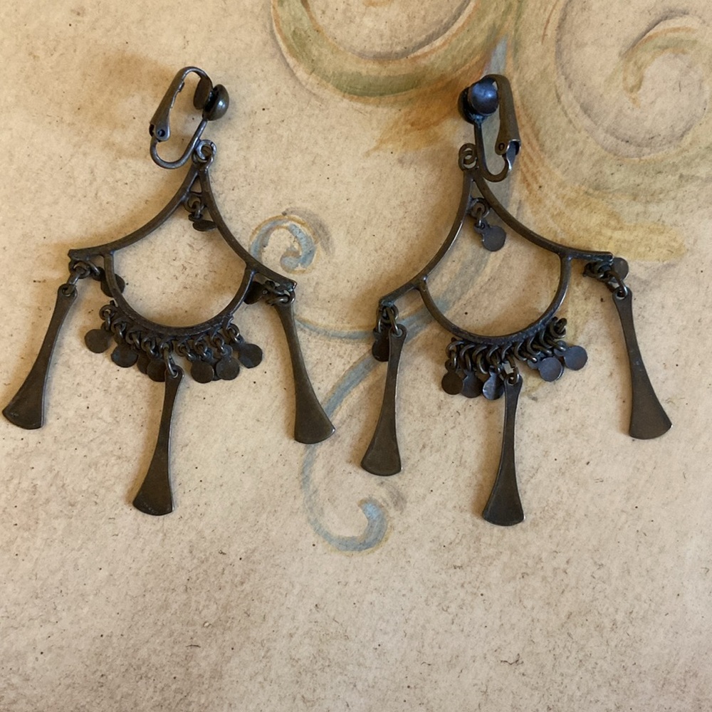 Unique Vintage Bronze Metal Clip On Earrings. - Picture 3 of 3
